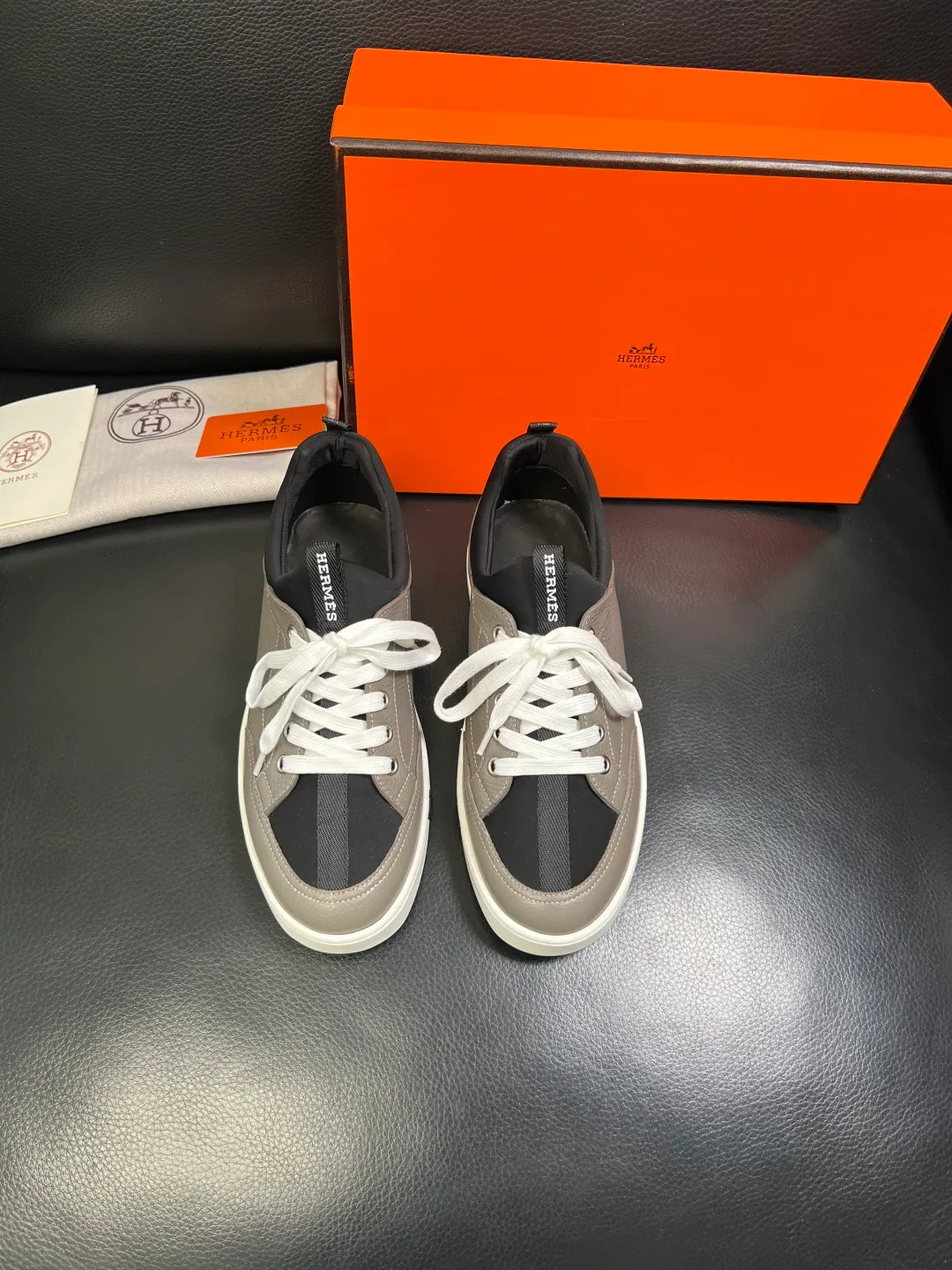 Men's shoes 💰700 Hermes High-quality top crafts Hermes counters are selling simultaneously with original factory configuration, original cowhide fabric imported from Italy, high-quality splicing technology, fully imported water-dyed cowhide lining, soles: original soles specially provided by the original factory are super comfortable, original factory and single goods are welcome to compare, code number 38-44 (customized 45)